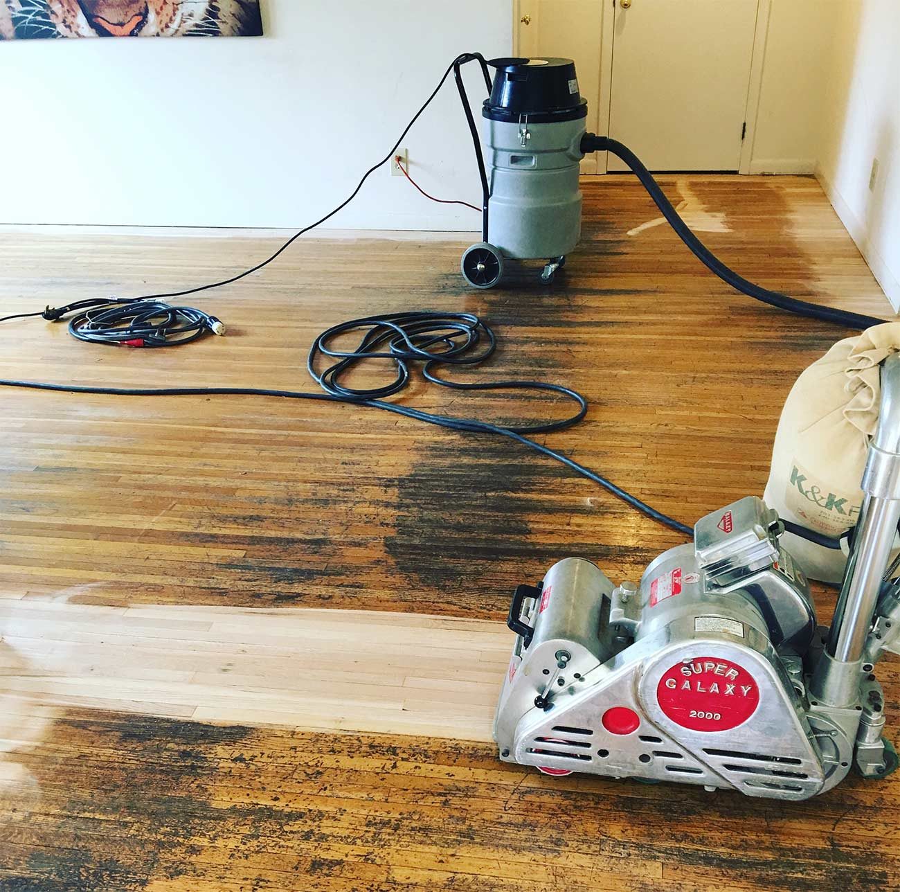 Floor sander connected to a dust vacuum for dustless sanding